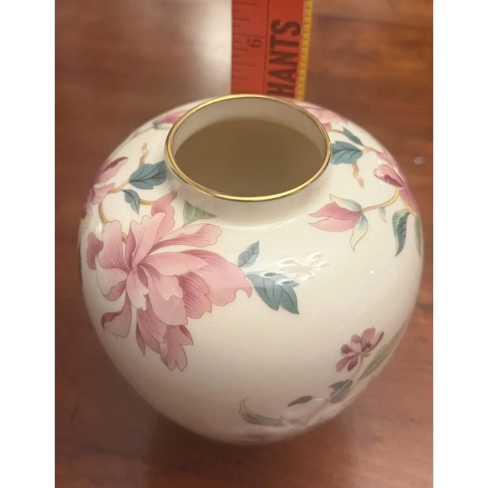 Vintage Lenox Barrington Collection Elmira Floral Porcelain Vase Gold Trim 6.25